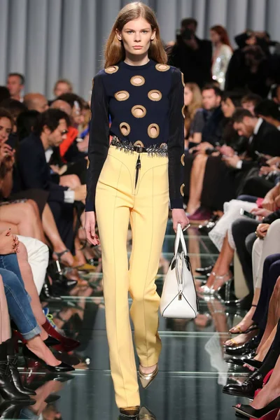 Look 5